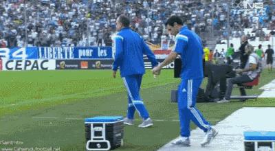 疯子贝尔萨简历,贝尔萨痴迷足球视频