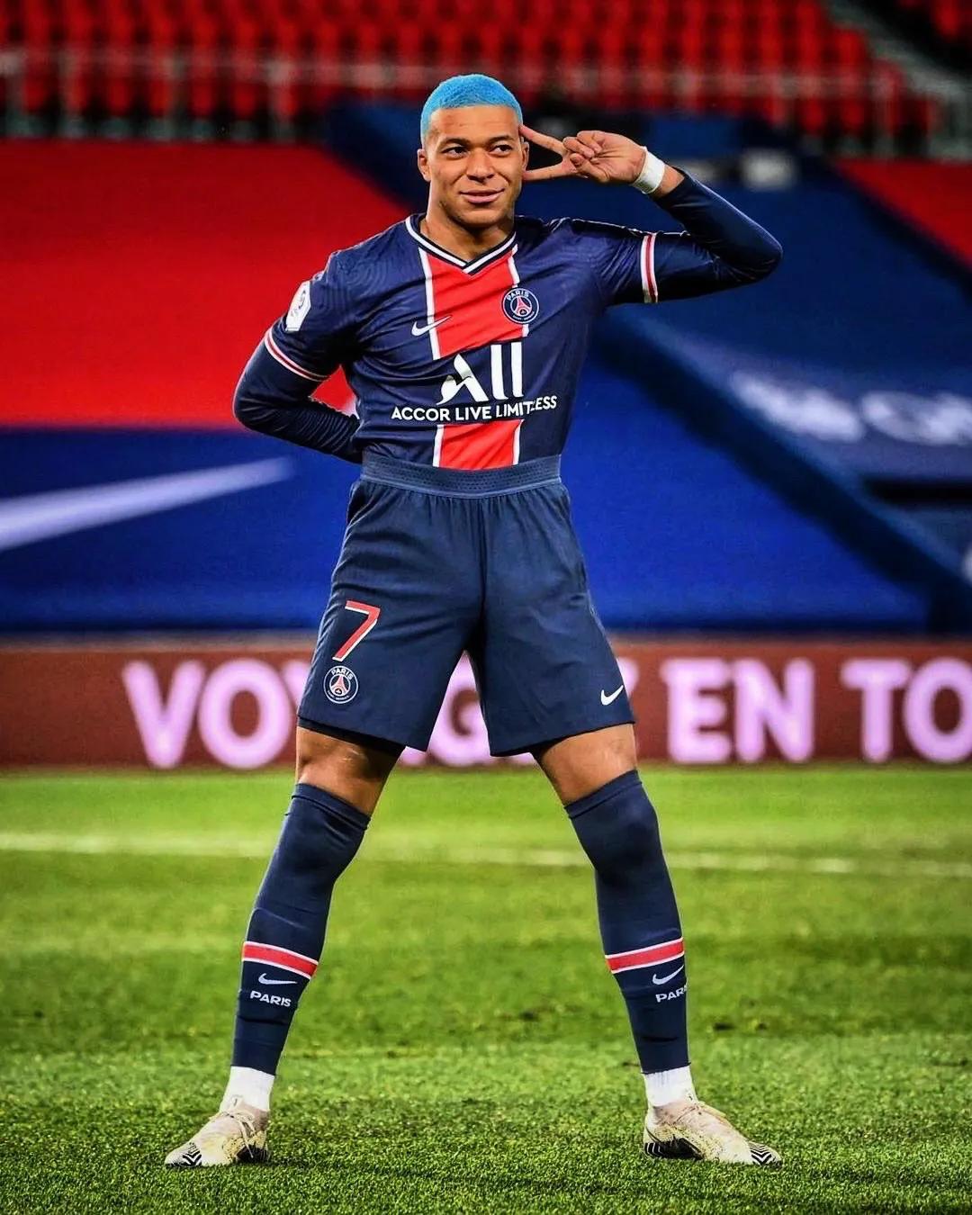 足球转会巴萨,足坛历史最高转会费纪录