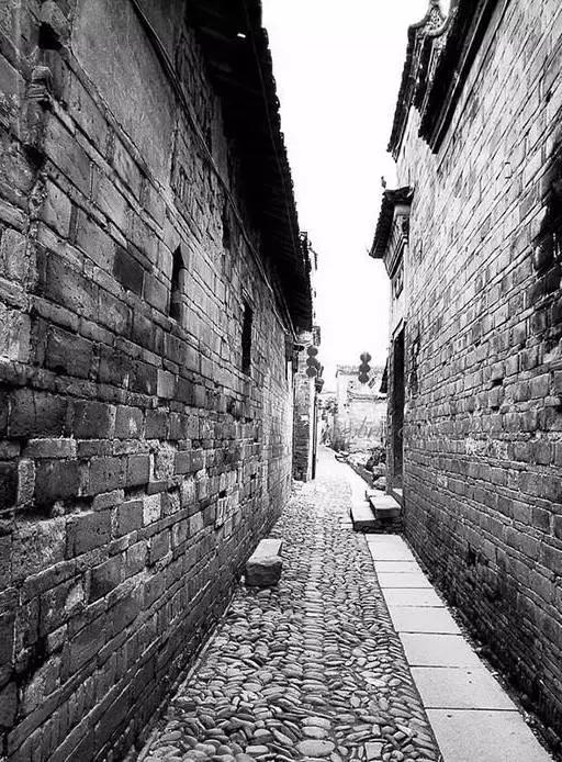 这个村庄一千年前建了个生态下水道，至今旱涝不惧