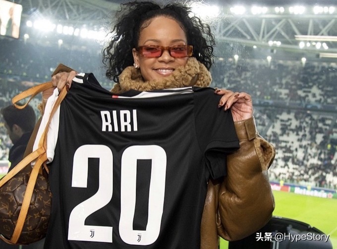 蕾哈娜足球,蕾哈娜在球场