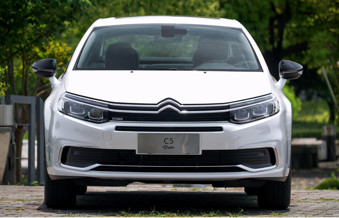 高颜值雪铁龙C5,起售价16.99万元,油耗低至6.4L