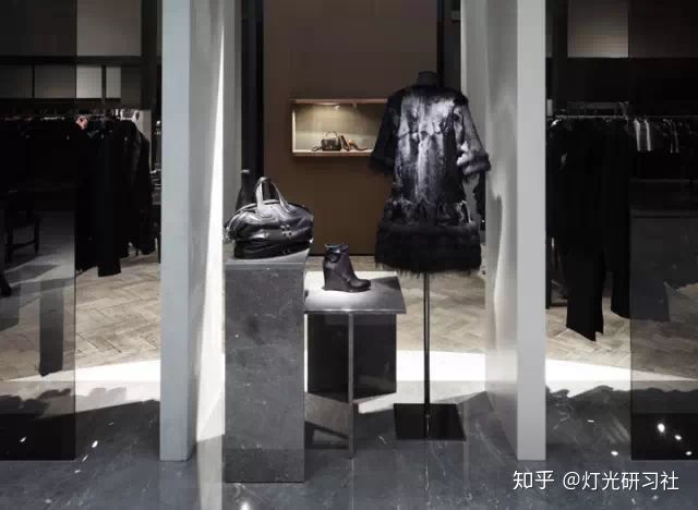 30平米服装店不吊顶灯光设计,怎么设计出高级感的服装店灯光