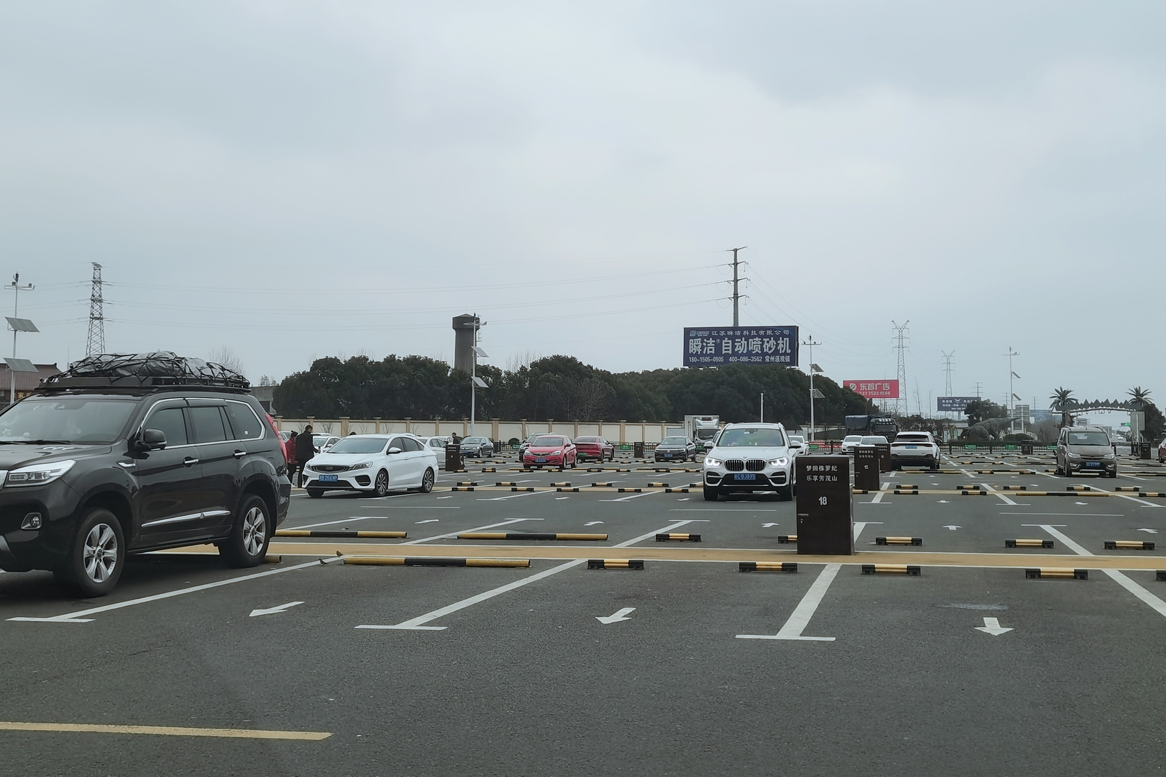 江苏常州网红服务区，春节往返车辆稀少，厕所成亮点