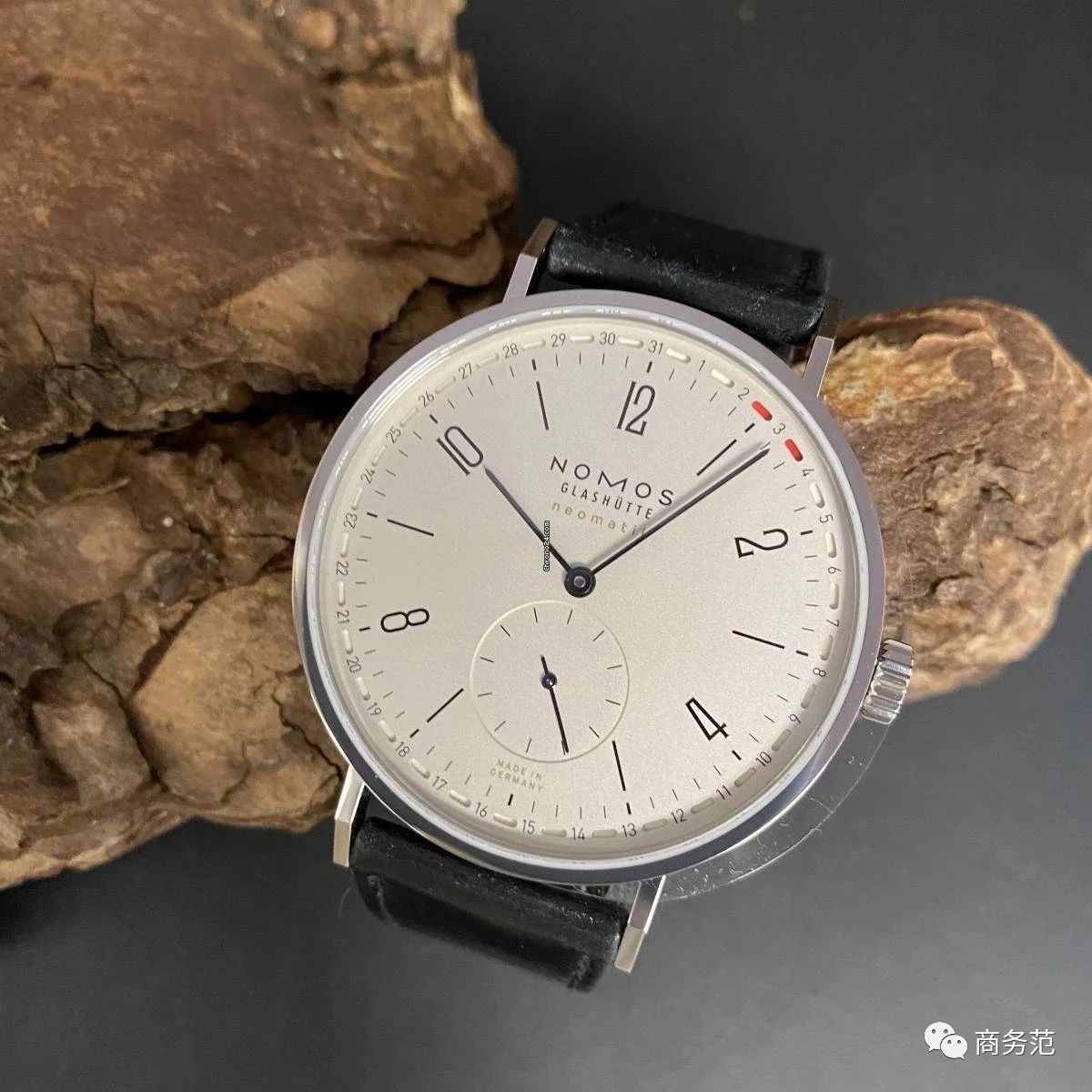 十万左右职场男表,年收入50万带什么男表