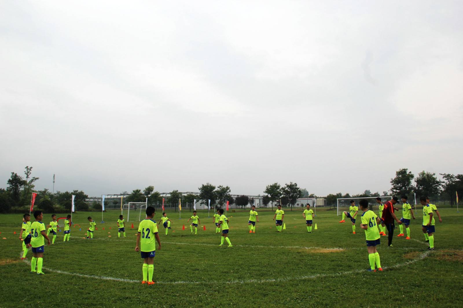 中国足球青少年足球夏令营,青少年成长夏令营训练营