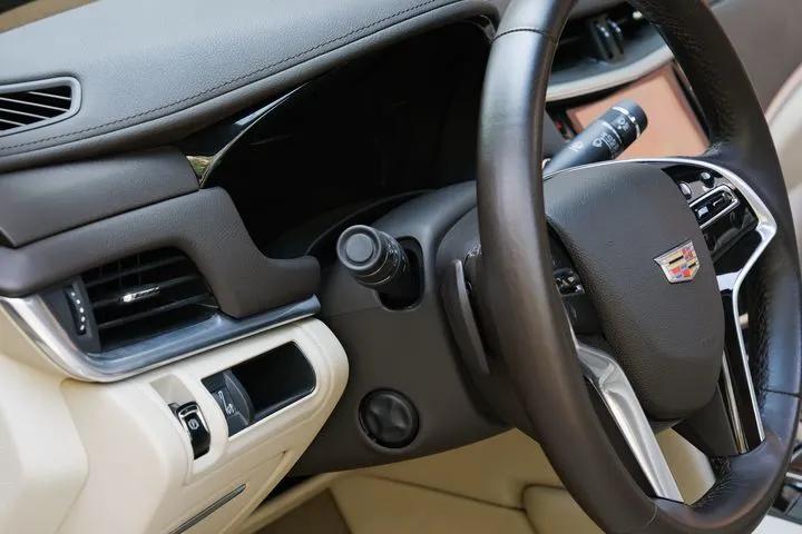 二手凯迪拉克xts和君越哪个值得买,二手凯迪拉克xts推荐买什么配置