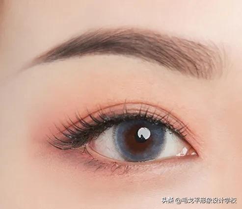 不同脸型如何化妆与服装搭配技巧,不同眼型脸型唇形的化妆要点