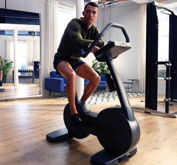 自律到极致的c罗,致敬c罗的努力朋友圈配文