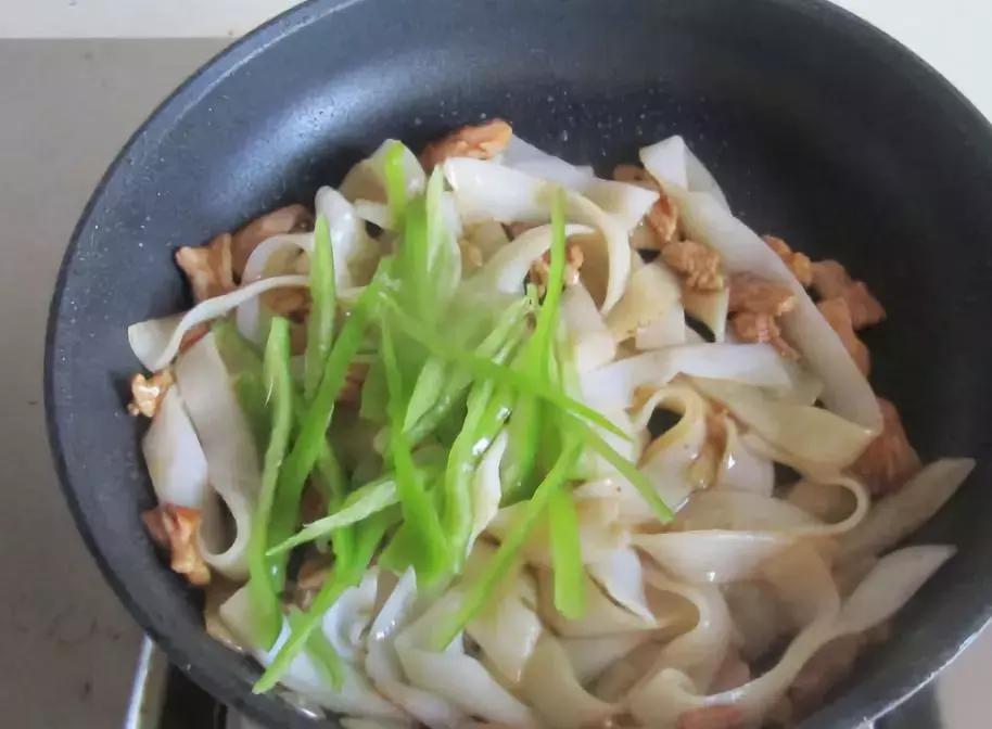 韭黄肉丝猪肠粉,韭黄臊子粉