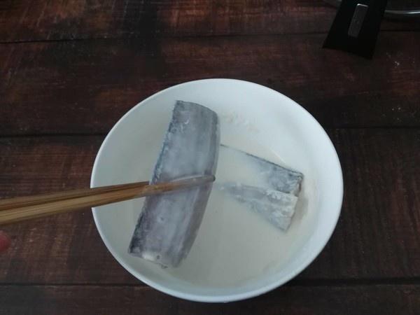 煎三道鳞不粘锅不破皮的正确做法,容易煎烂的鱼怎么煎才不粘锅