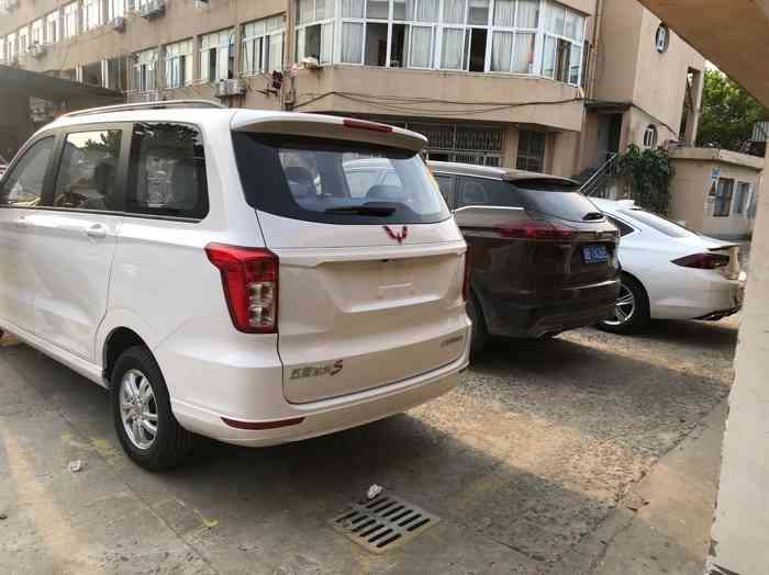 五菱宏光s5座版能拉多重货,85后帅气保安