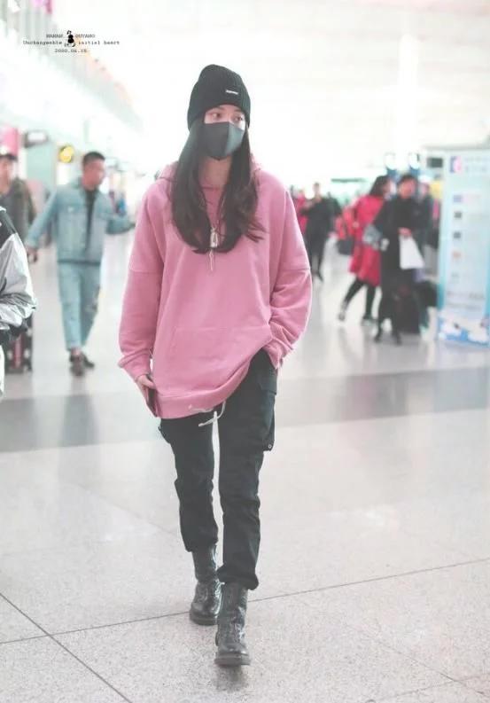 欧阳娜娜大胆穿搭美出新高度,欧阳娜娜同款时尚百搭还无束缚感