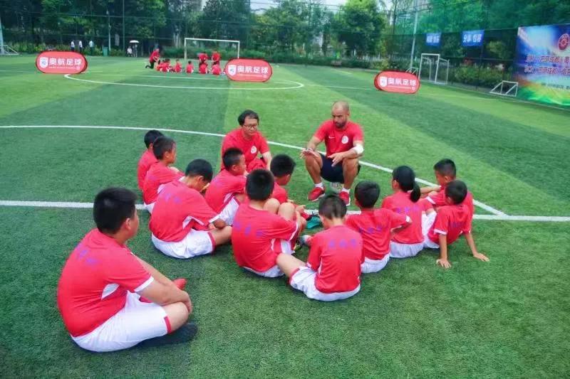 关于欧洲足球青训体系,欧洲足球青训u8