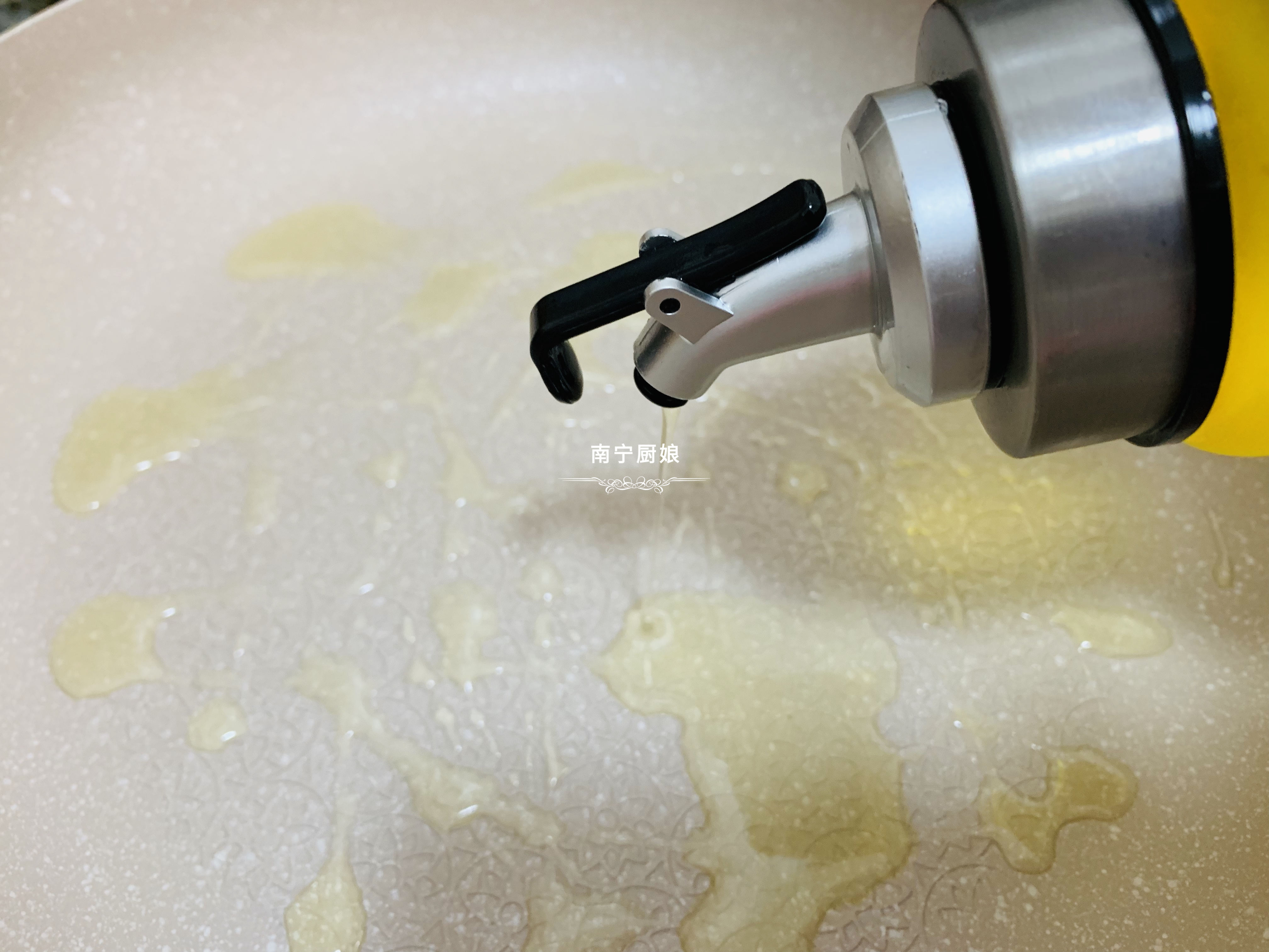 这道汤最近火了，天气越冷越想喝，鲜香爽滑，我们家隔三差五就做