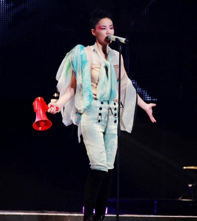 谢霆锋李亚鹏最新状况,李亚鹏惨状