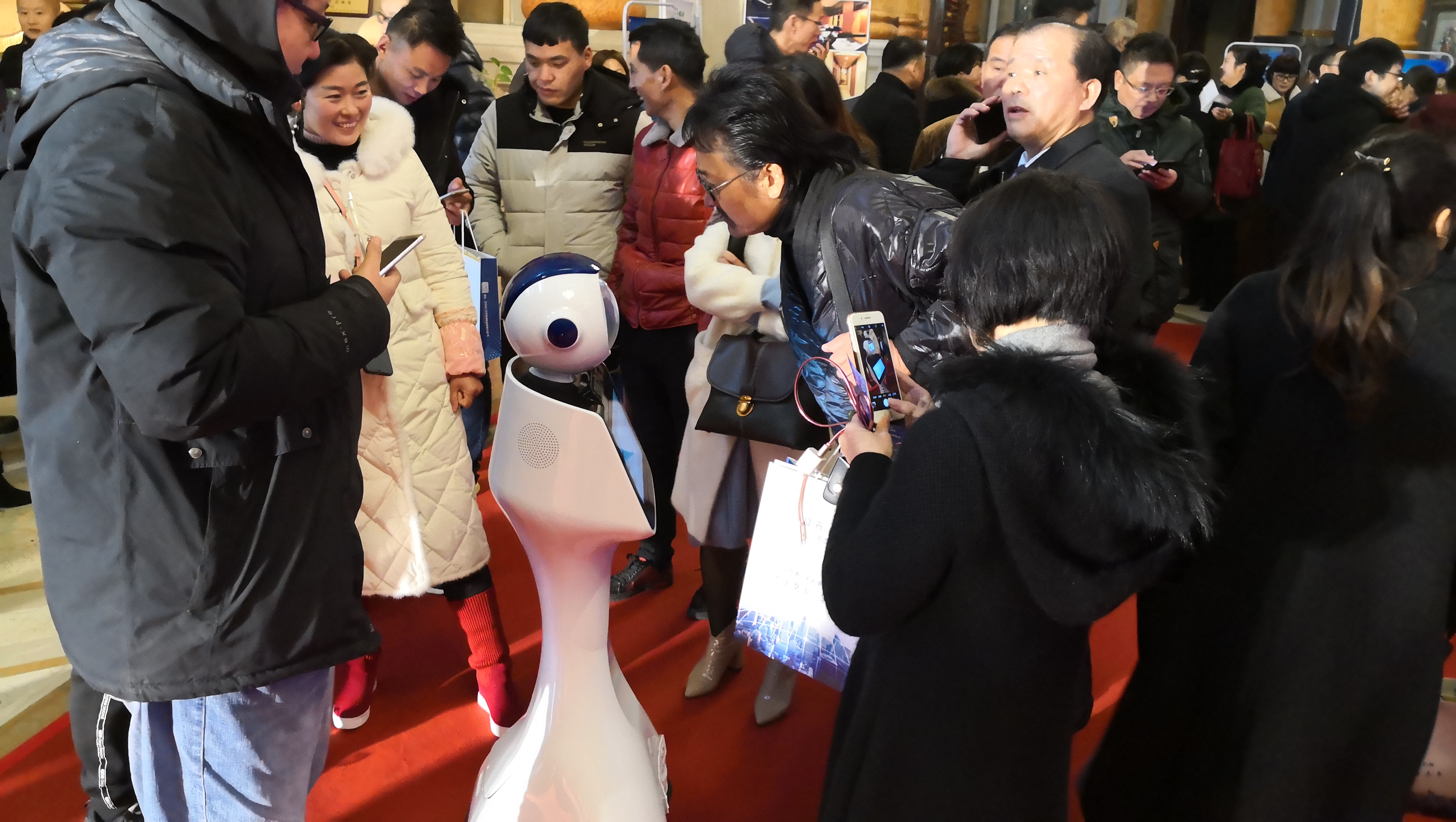 小睿人工智能机器人,小睿智能机器人