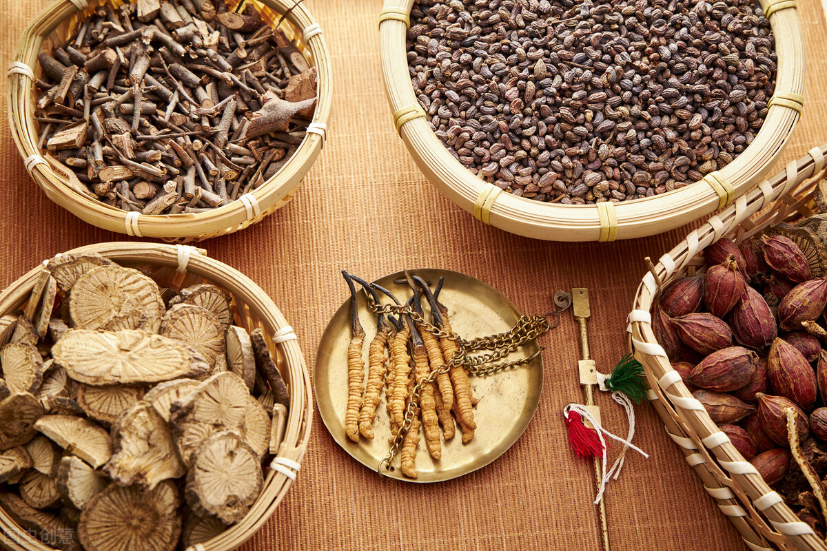 我最近尿尿很痛，有时候流出黄色脓液、有异味，要吃什么药吗？