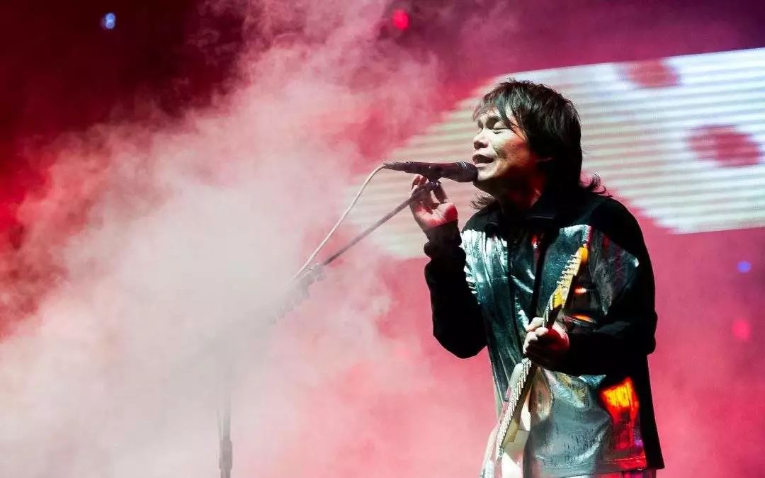 伍佰8090年代演唱会,伍佰演唱会80年后的青春回忆