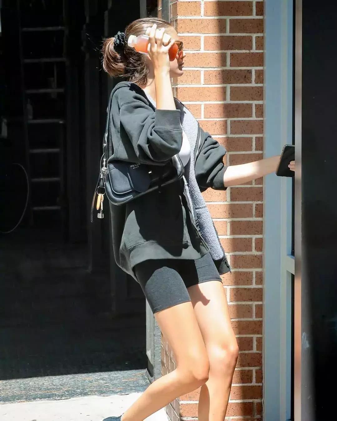 奶奶都嫌丑的旧包被Jennie背过后，半个地球的时尚博主疯狂求同款