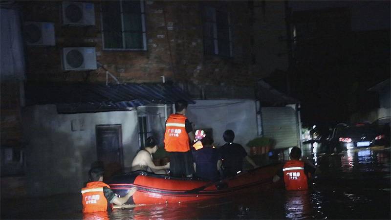 遭洪水围困怎么解救科普,遭遇洪水如何自救逃生教案