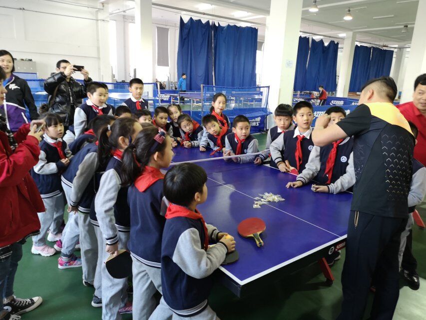 山师大附小二,7中队开展“感受乒乓球文化魅力弘扬残疾人奋斗精神”中队活动