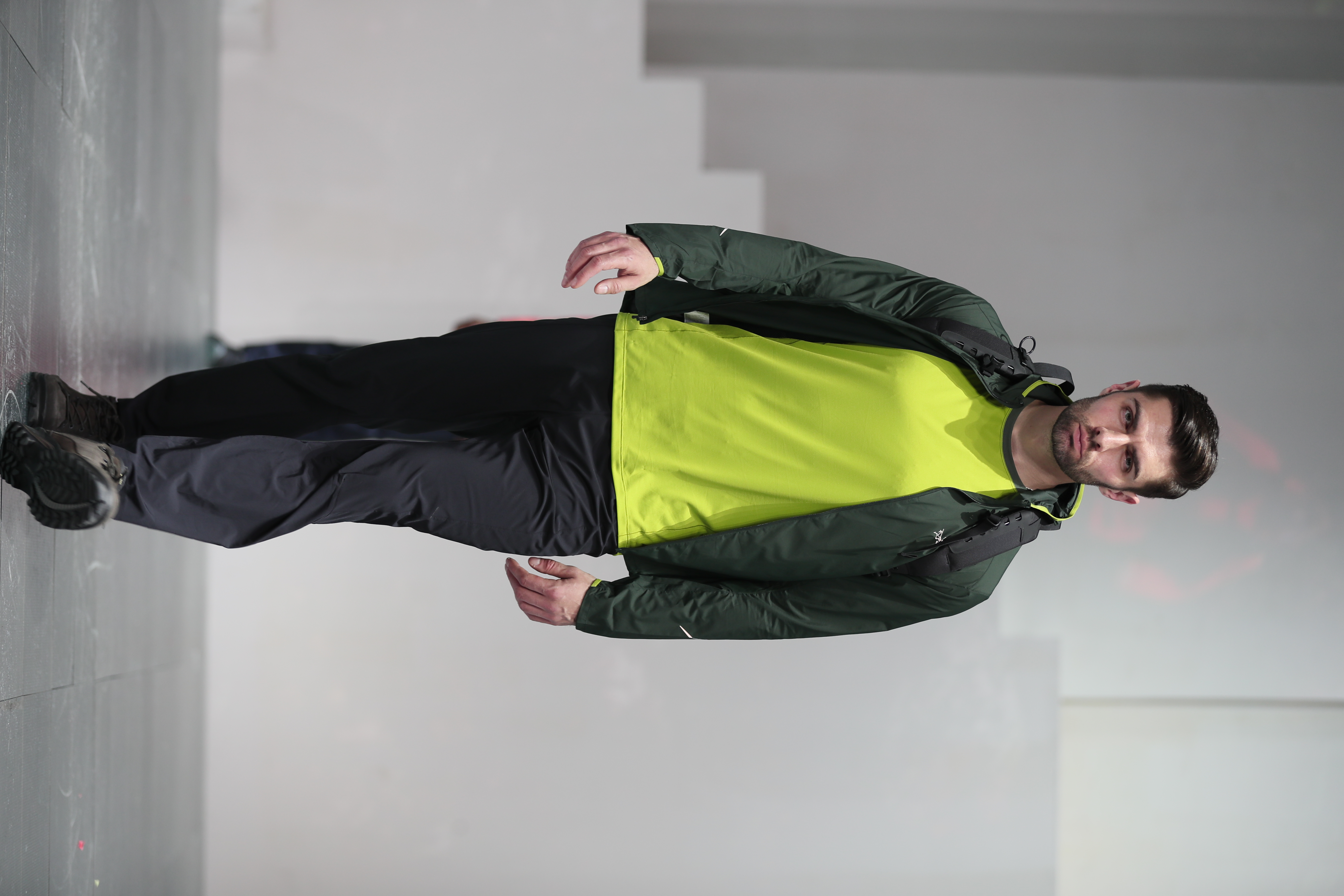 始祖鸟服装1019发布会,始祖鸟白色走秀