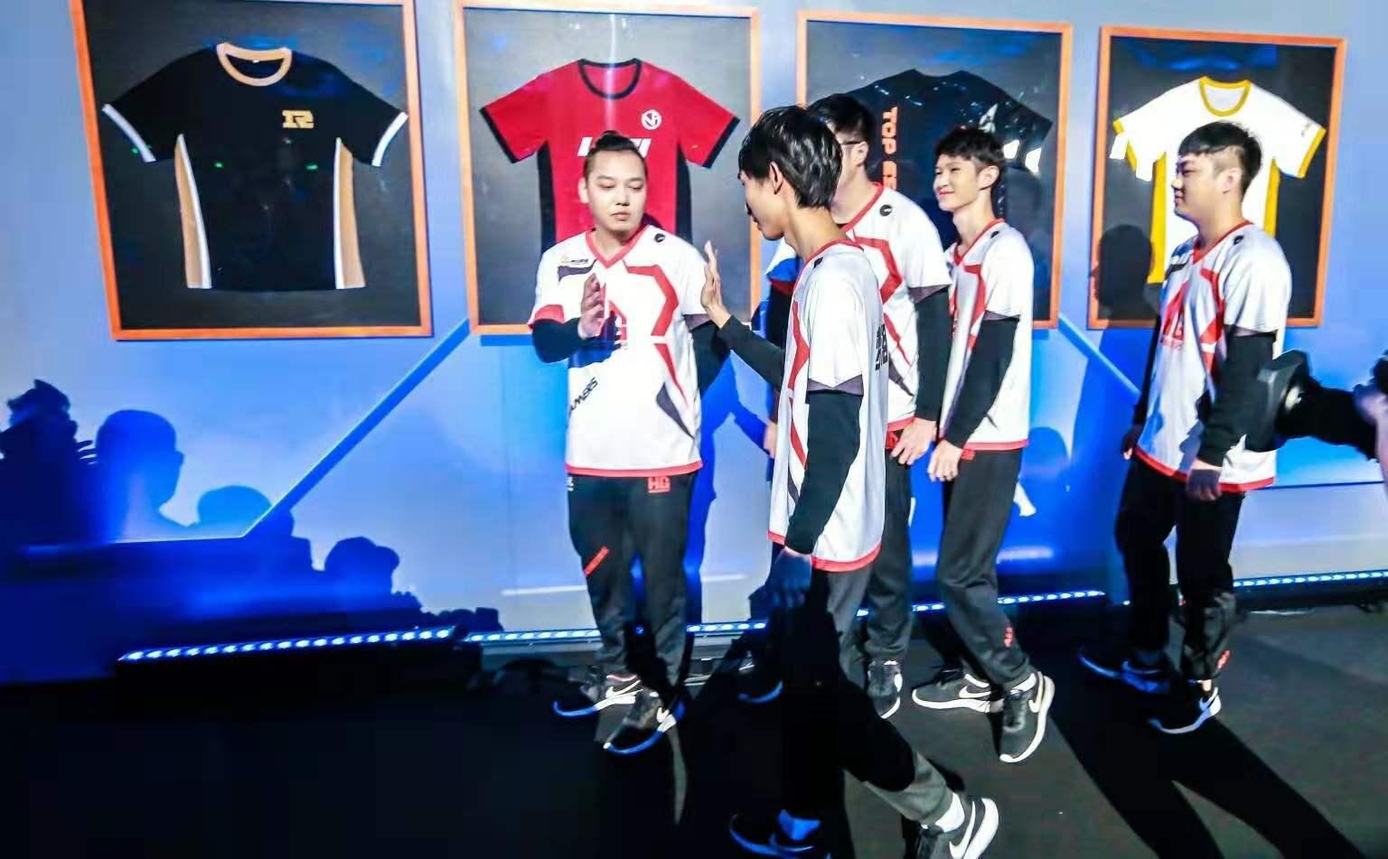 ag菲菲叫梦泪上场,ag菲菲与梦泪说了什么