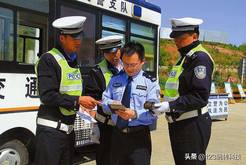 汽车正牌下来之后，临时车牌该如何处理，老司机：处理方式很简单