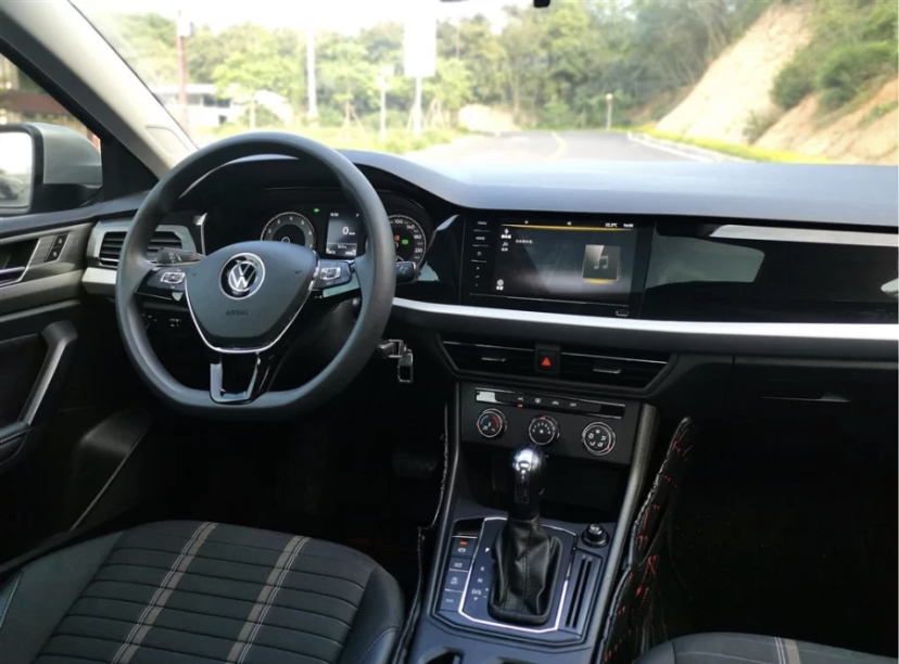 同价位能买1.4T的大众，干嘛买动力弱鸡的日系，11.39万入手朗逸