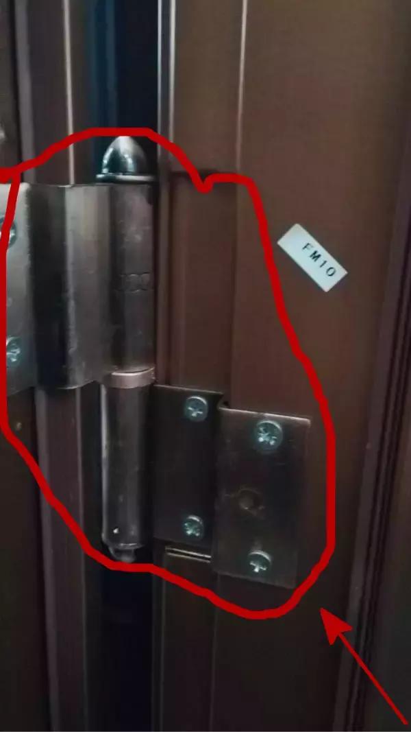 门扇掉角怎么处理,门扇松动了怎么处理