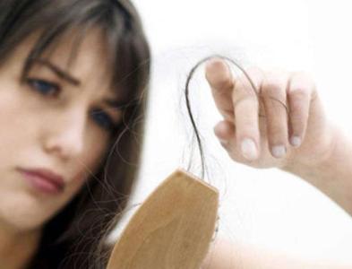 50岁女人洋气减龄短卷发型,50岁短发小卷满头烫