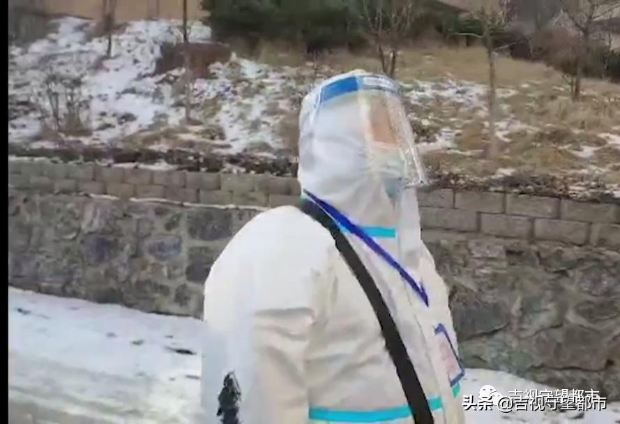 记者采访记录仪,记者探访超市送货到社区