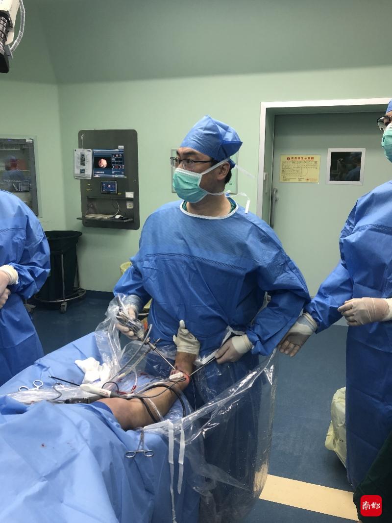 平足崴脚后一直骨头疼,平足的人适合穿高跟鞋