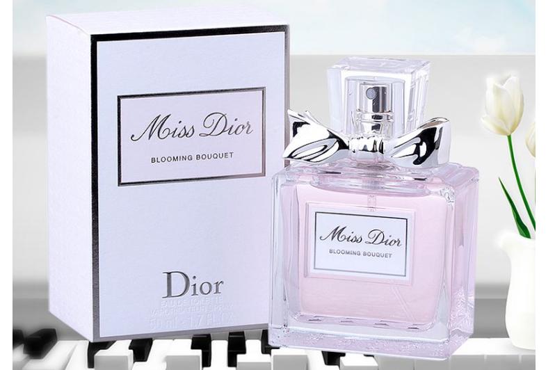 圣诞节最适合情侣互送的圣诞礼物,圣诞节买什么香水好呢女士