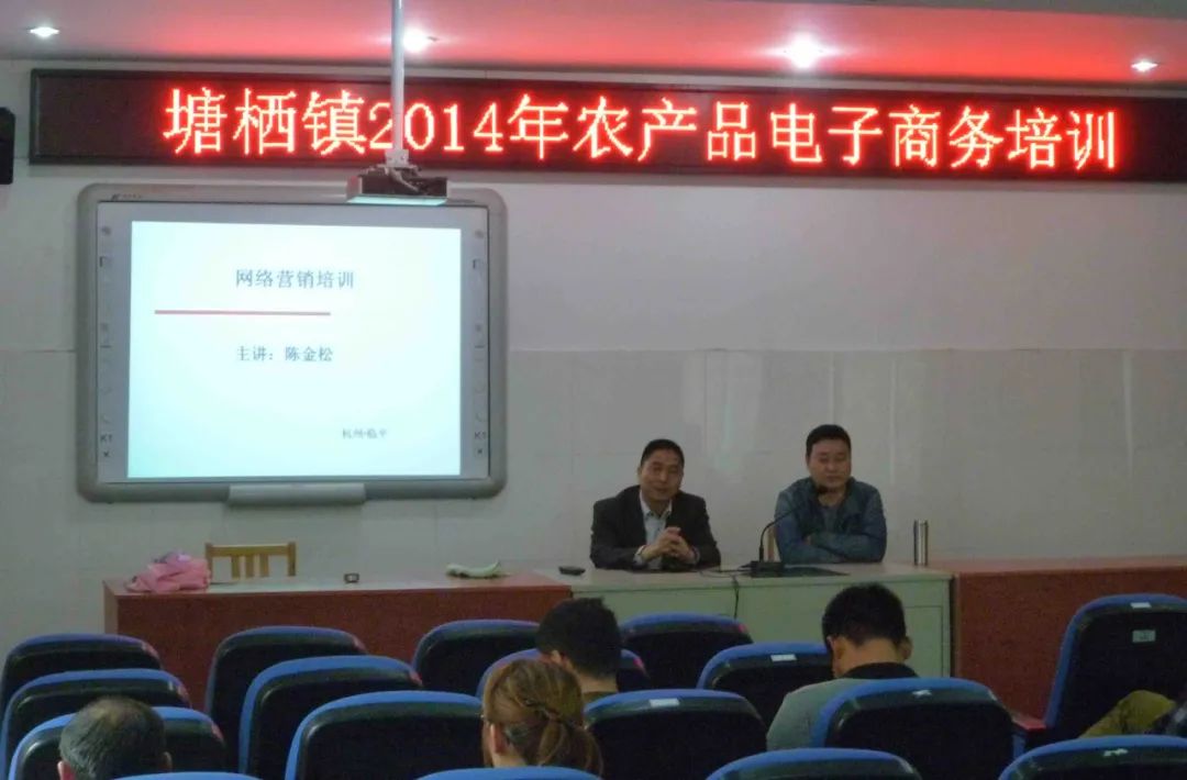 从微店售卖、朋友圈营销到直播带货...看“90后辣妈”变身塘栖枇杷电商“大神”