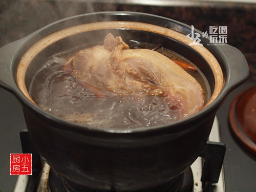 60岁做餐饮生意老板,60年秘制卤味