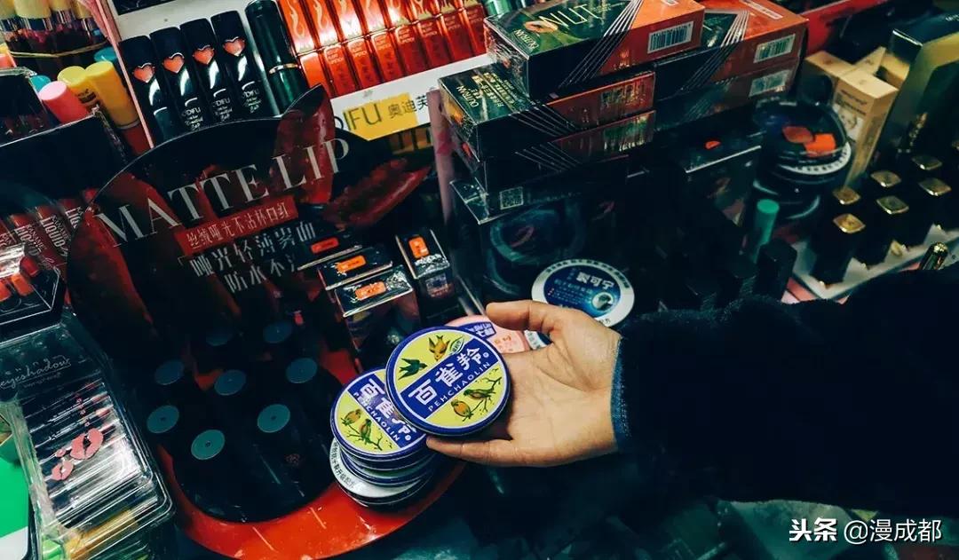 据说不来这里就白来成都，你一定没有见过这么魔幻又传奇的荷花池