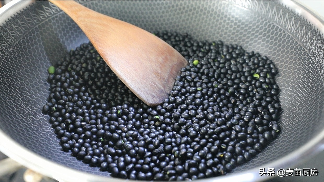 每天吃一把黑豆有什么好处,黑豆可以天天打豆浆喝吗