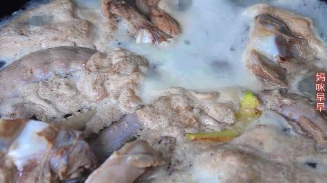 周黑鸭鸭脖的完整配方步骤,最正宗的周黑鸭商业卤制配方