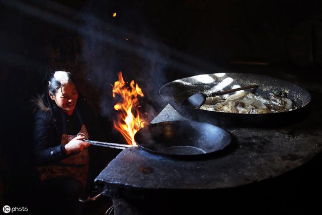 农村做小型无烟柴火灶,农村室内柴火灶自造过程