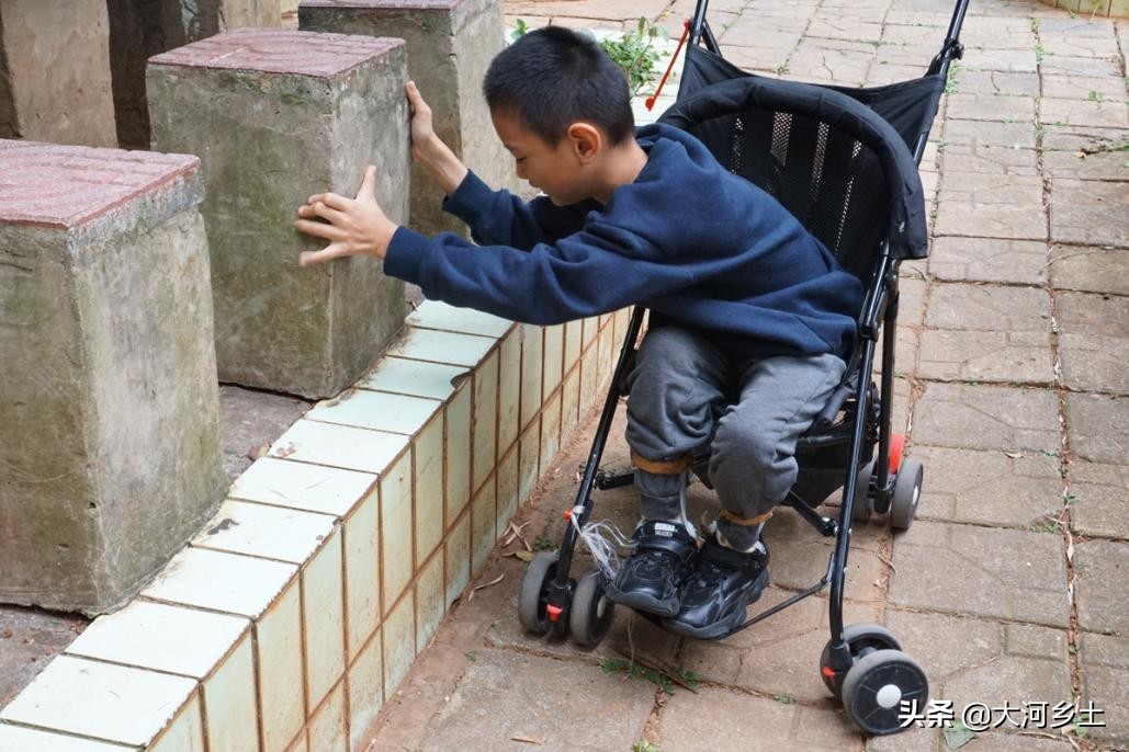 8岁男孩半夜熟睡啼哭,8岁男童不自觉的跟哭泣似的