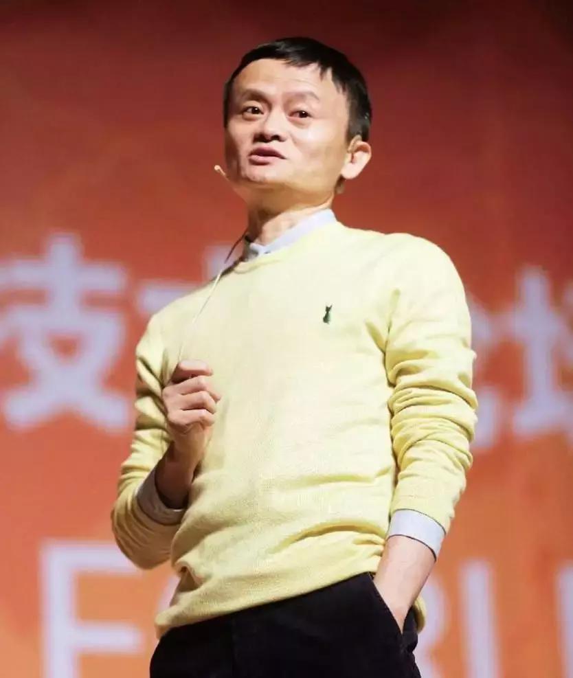 岳云鹏连续13年为郭德纲庆生,郭德纲岳云鹏在同龄人中成就