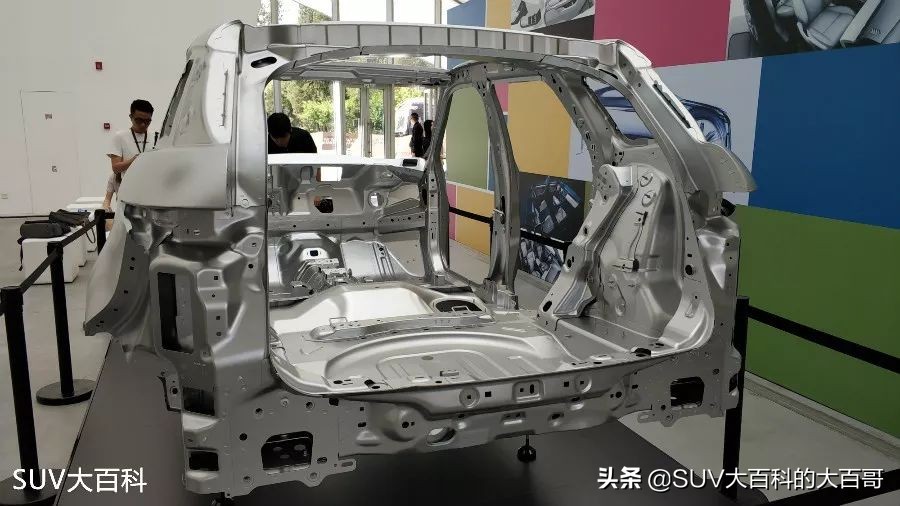 全新一代路虎揽胜极光黑科技体验,路虎极光五块屏幕