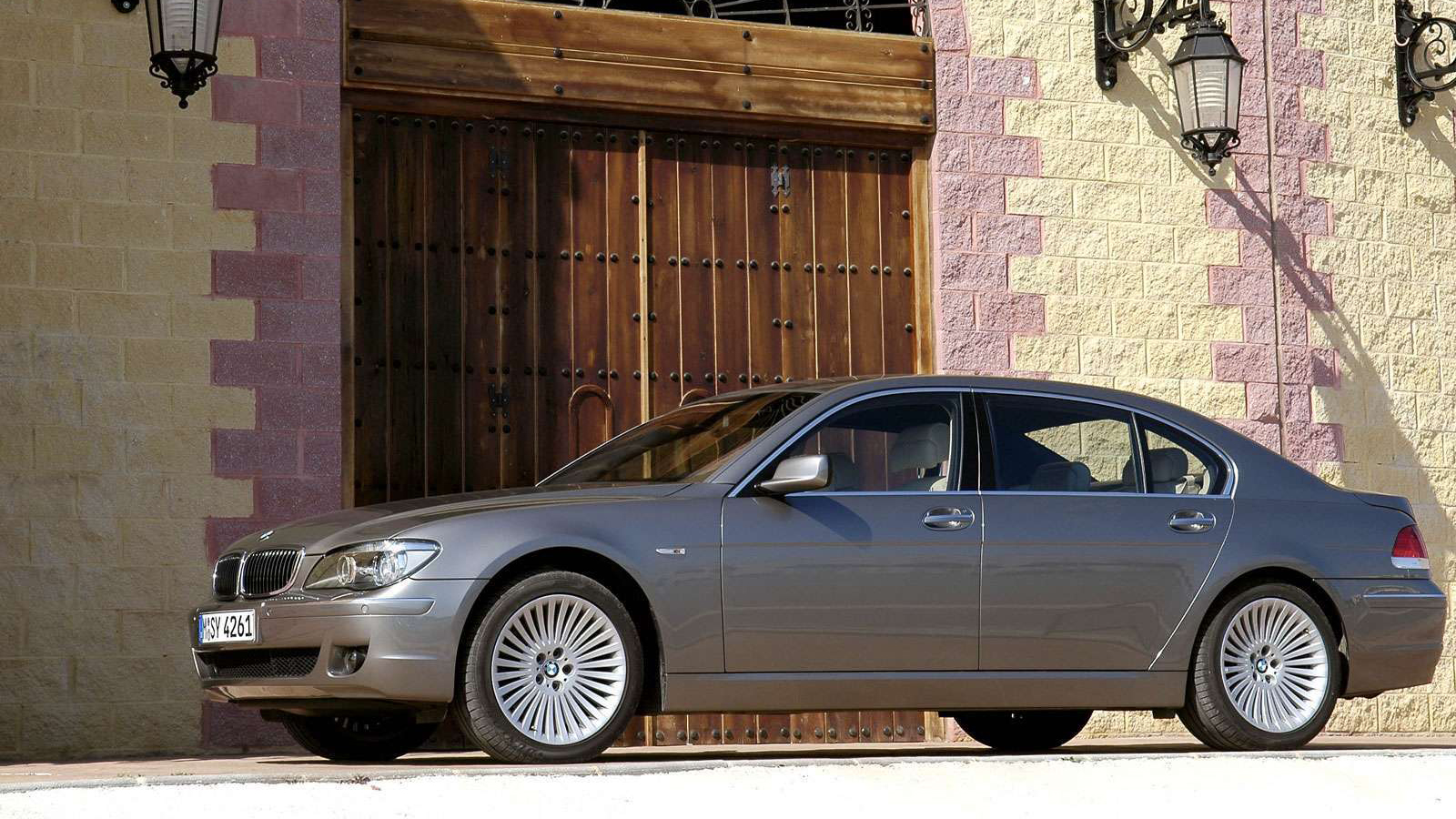 想拥有一台豪华品牌轿车,想拥有一台自己的车