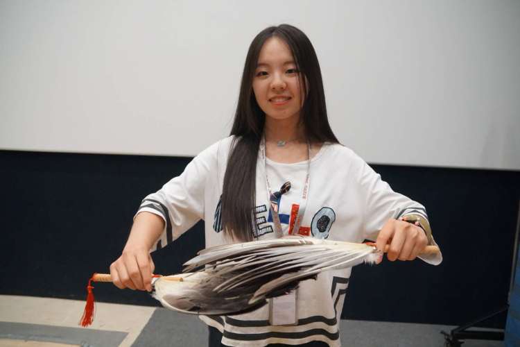 “造雪”“造浪”都有门道，记者带您参观东方影都，揭秘道具、魔音、造浪等影视拍摄幕后