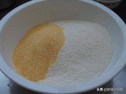 东北玉米面大饼子发面教程,玉米面大饼配方