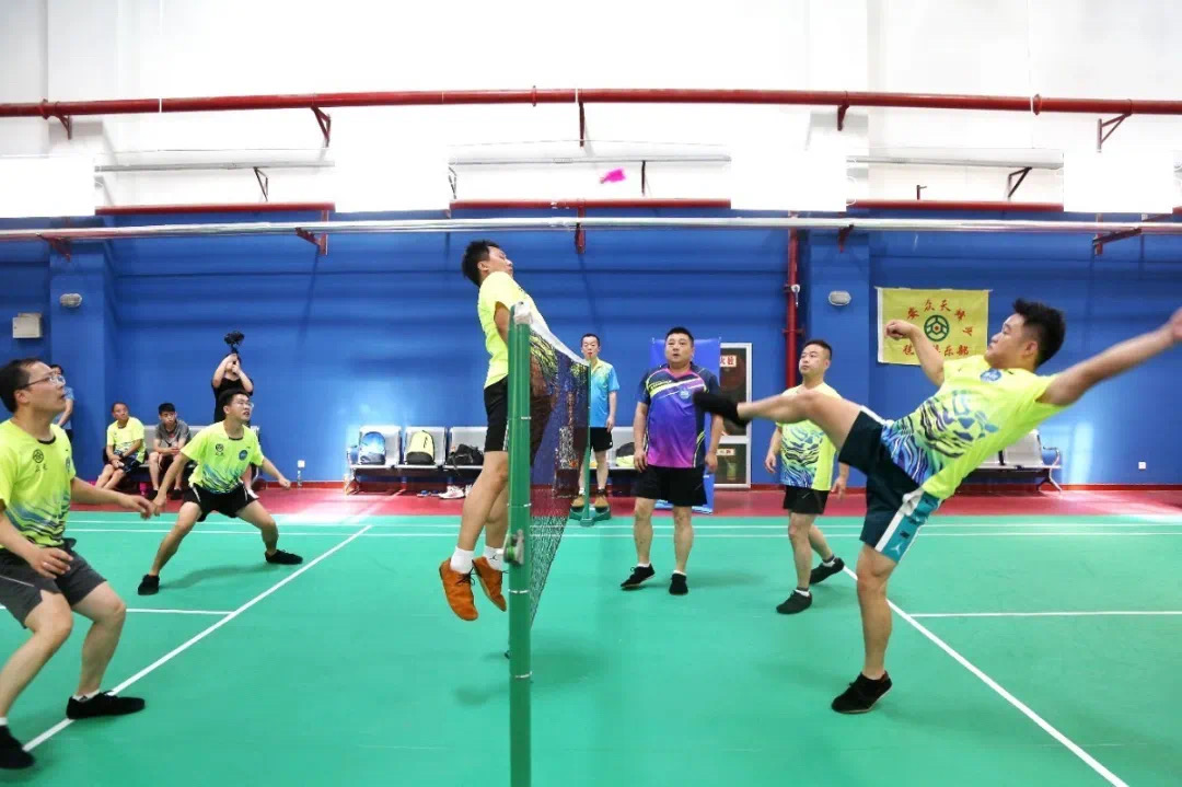 毽球比赛单踢,踢毽球趣味运动