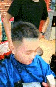 今天过来按脚,恰巧碰见了前女友,我该怎么化解尴尬呢?哈哈哈