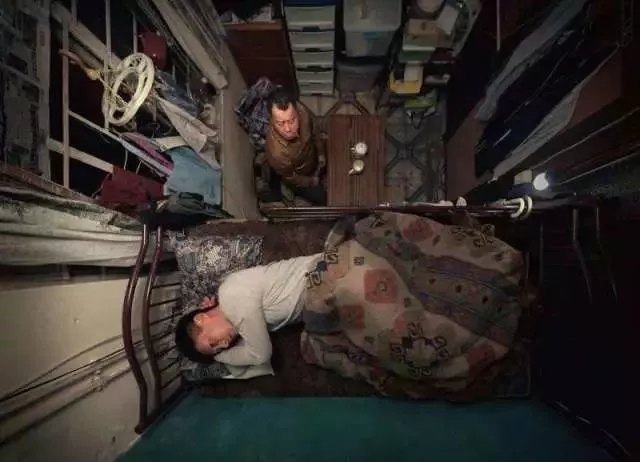 住鸽子笼的香港人,香港鸟笼房如何改造