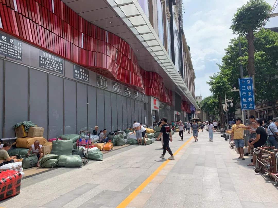 广州十三行为何依然火爆,广州十三行上下九商业步行街衣服